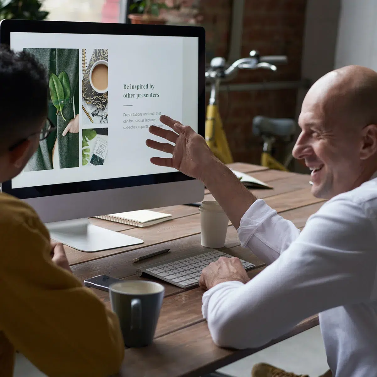 Jobbcoach för Rusta Matcha håller en presentation när det är svårt att få jobb